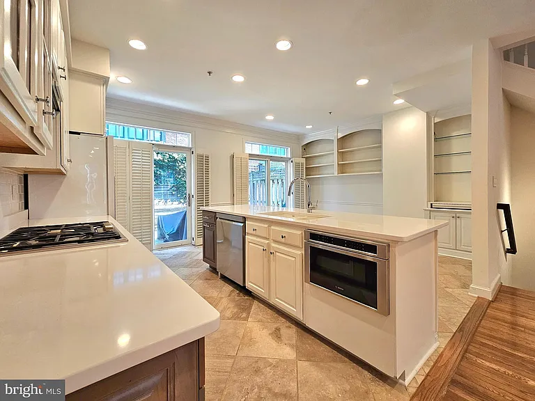 315 Hearthstone Mews — Photo 13