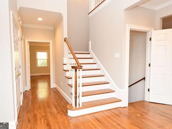 4th image of 218 Thornhill Dr