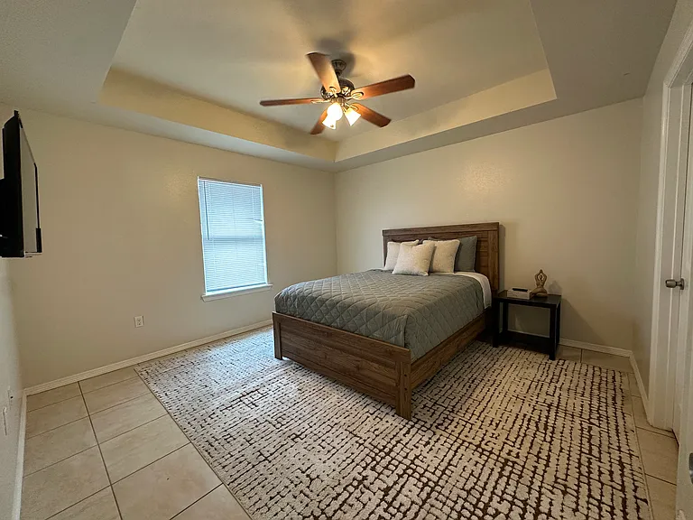 2048 Westminster Cir — Photo 4