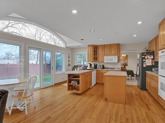 5th image of 1104 Tamarack Ln