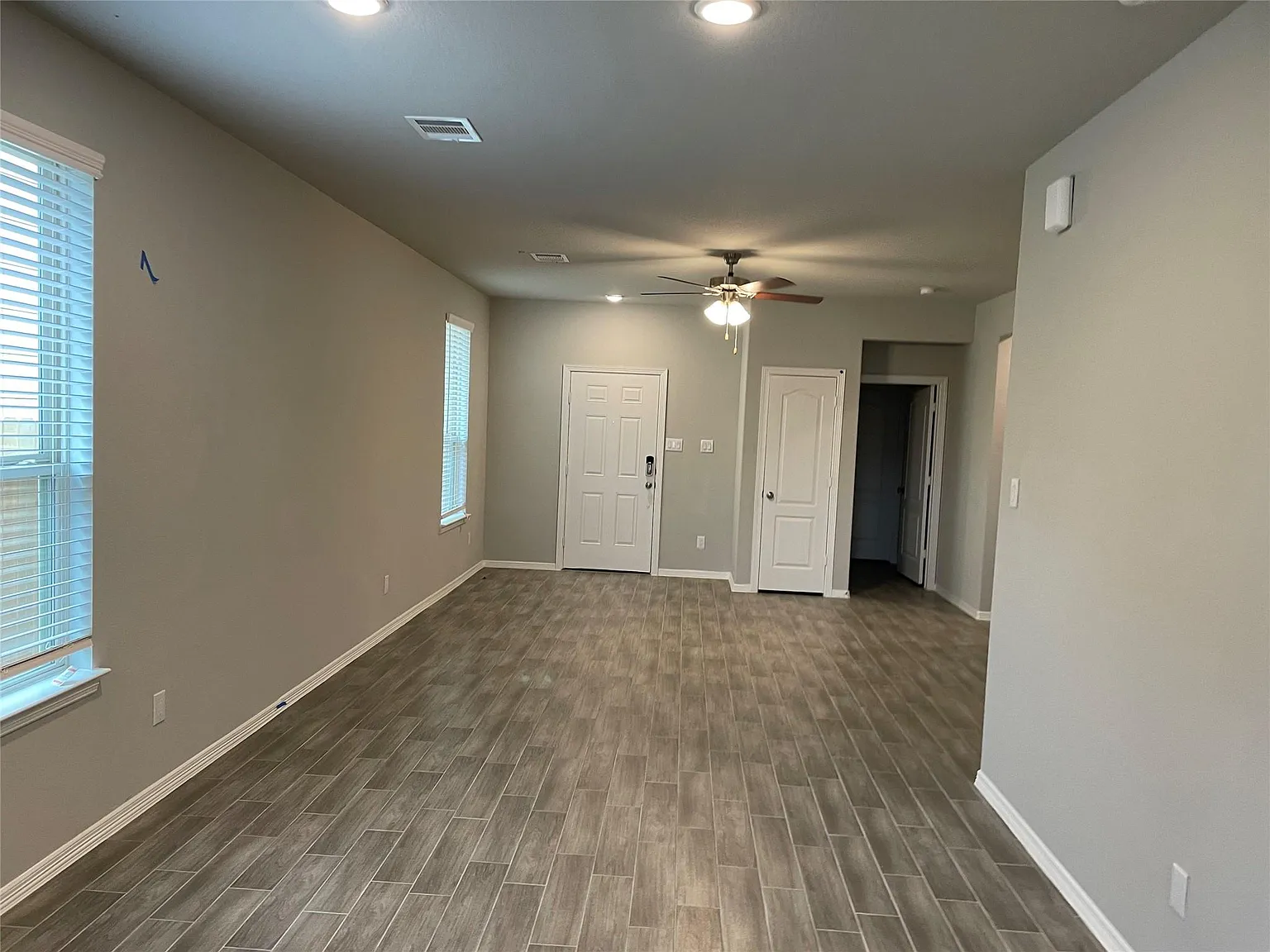 3 bed, 2.0 bath, 1416 sqft, $1,895 — Photo 2