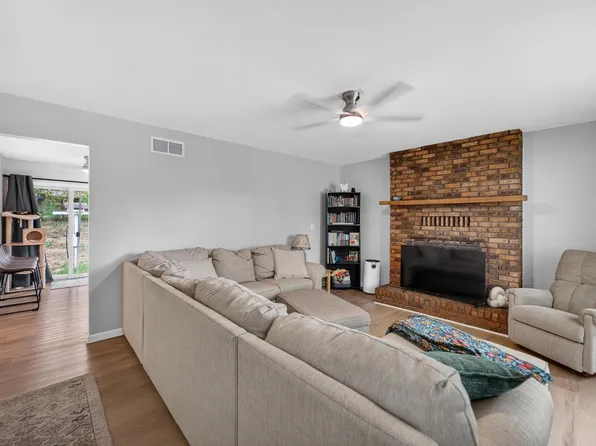1121 Debra Ln, Madison, WI 53704