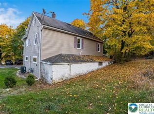 35 Maple St, Roseto, PA 18013