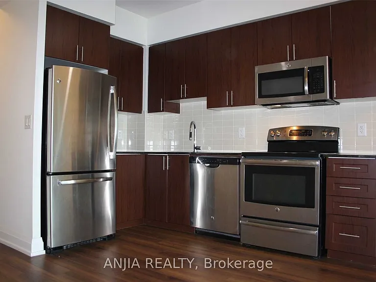 7165 Yonge St #2211 — Photo 3