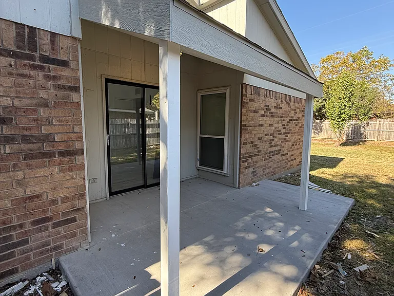 125 London Ln — Photo 17