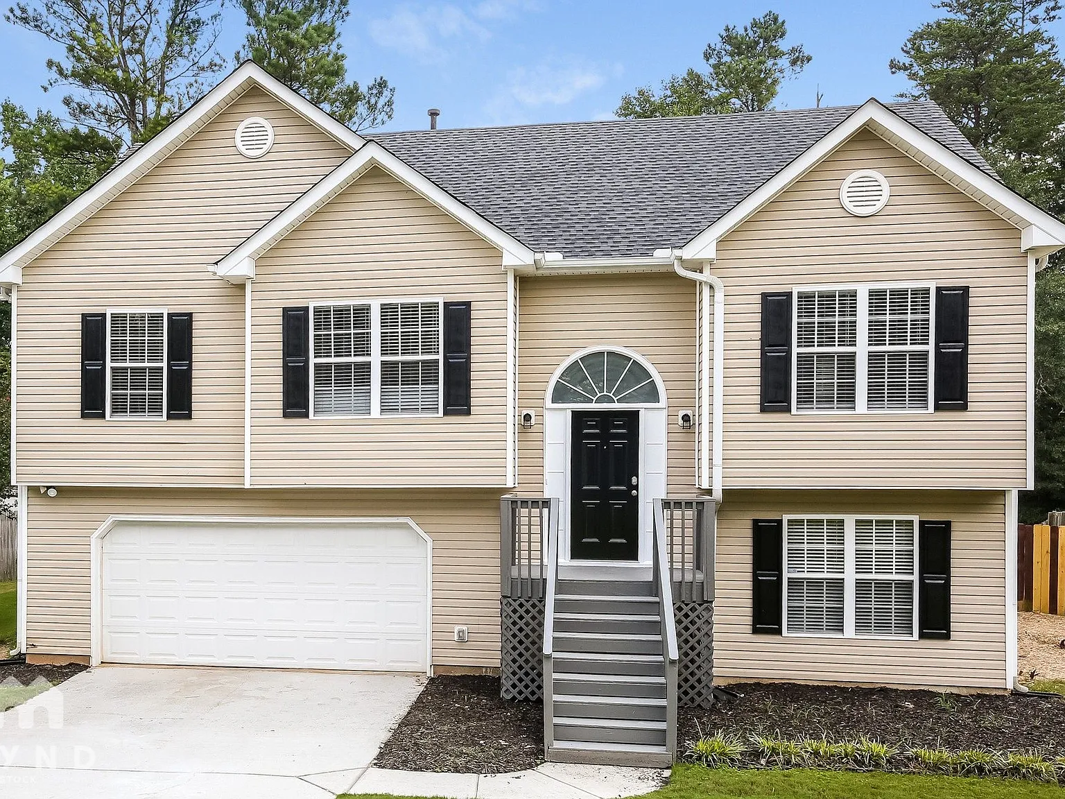 3 bed, 2.0 bath, 1566 sqft, $1,880 — Photo 1