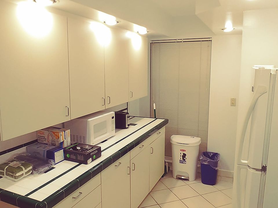 Kitchen Cabinets & Counter