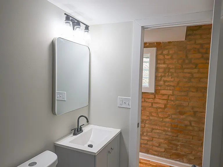 652 Delhi Ave — Photo 11