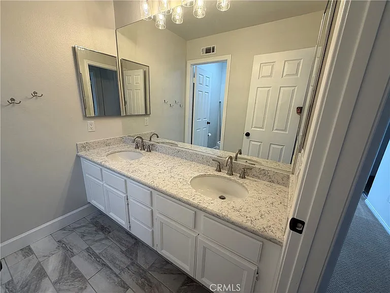 15 Field Point — Photo 29