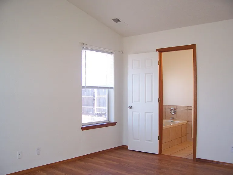 109 Link Ave W — Photo 10