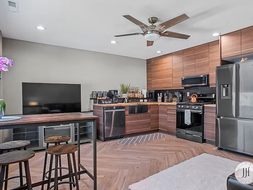 Modern Luxury Stay with Fully Equipped Kitchen and Many Cozy Spaces!