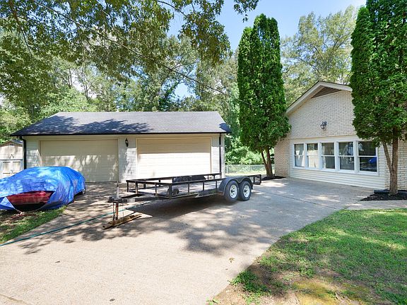 3rd image of 358 Twin Oaks Dr