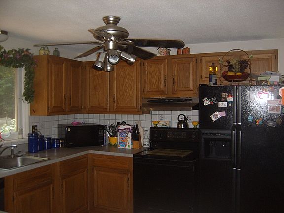 Fully applianced kitchen