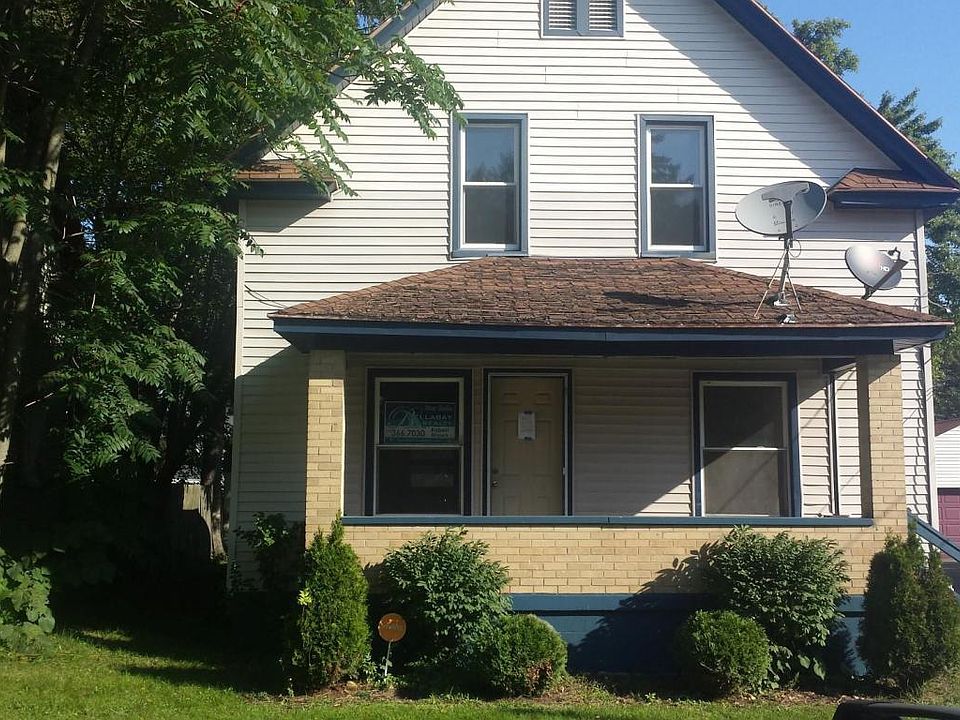 1st image of 909 Oakdale St SE