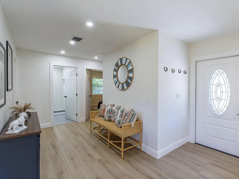 16932 W Aintree Dr — Photo 11