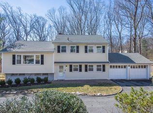 19 Sunrise Dr, Morris Plains, NJ 07950