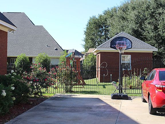 Right Side Home Showing Shop
