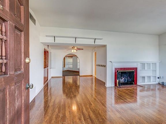 5th image of 8 E Crest Ave