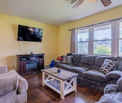 4th image of 216 Conifer Dr