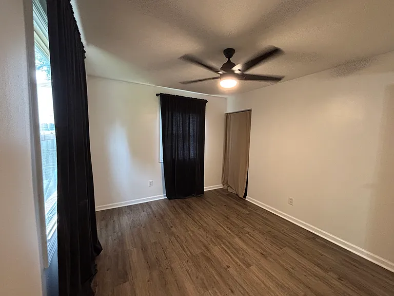 1711 Sarasota Ct — Photo 15