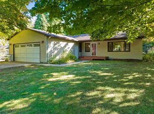 5600 Bonar Dr, Charlevoix, MI 49720