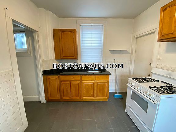 2nd image of 1377A Commonwealth Ave #3S