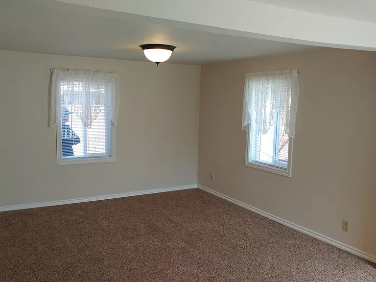 3242 Hilyard Ave — Photo 3