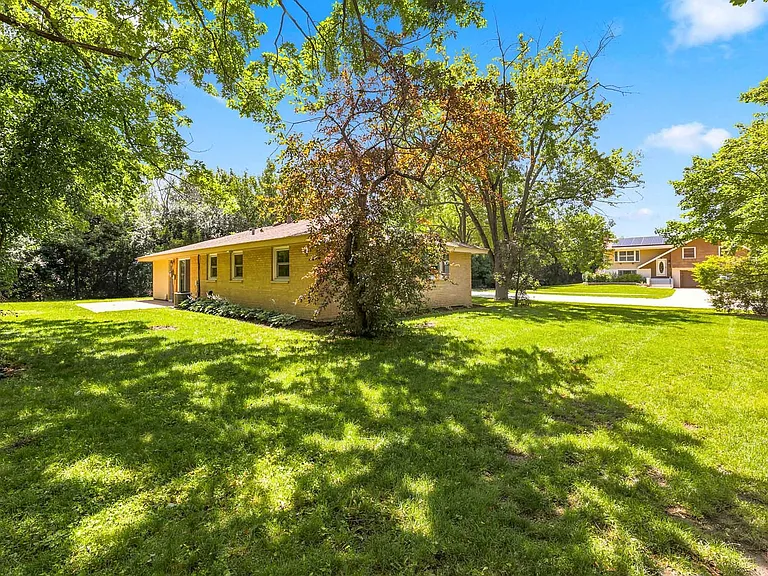 924 Bradford Ln — Photo 24