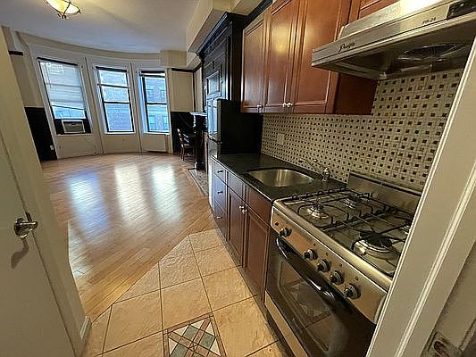 4th image of 312 W 101st St APT 5