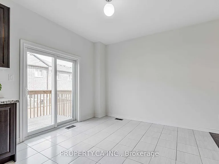 1277 Peelar Cres — Photo 10