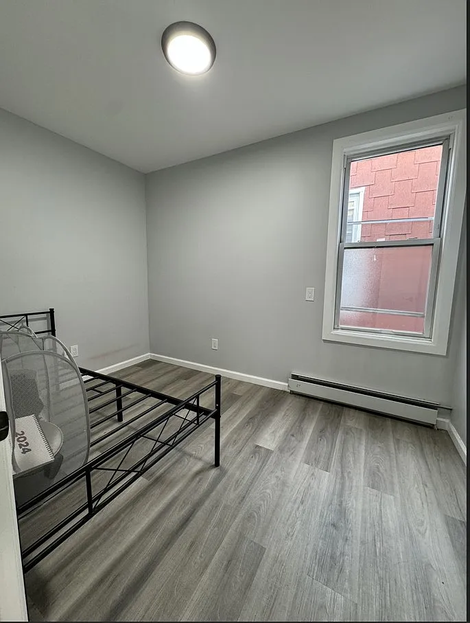 4 bed, 1200 sqft, $2,500 — Photo 3