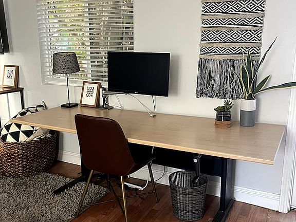 Dedicated standing/sitting desk workspace, ideal for remote work