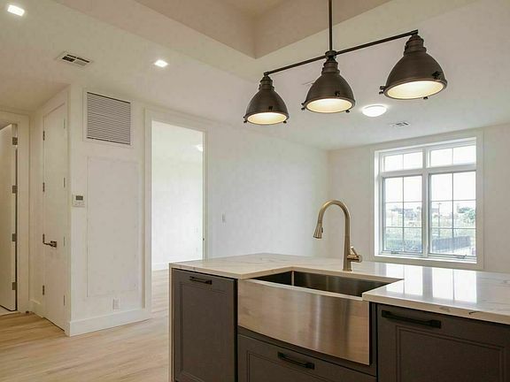4th image of 627 De Kalb Ave #4B