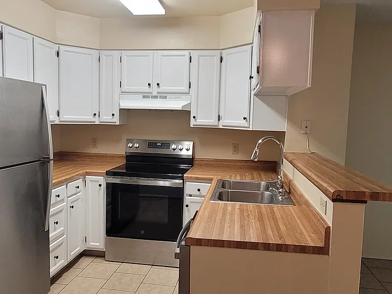 10174 W Dartmouth Ave — Photo 3