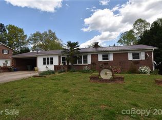 2310 Honeysuckle Pl, Lenoir, NC 28645