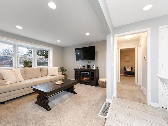 3rd image of 8655 Pastoral Ln