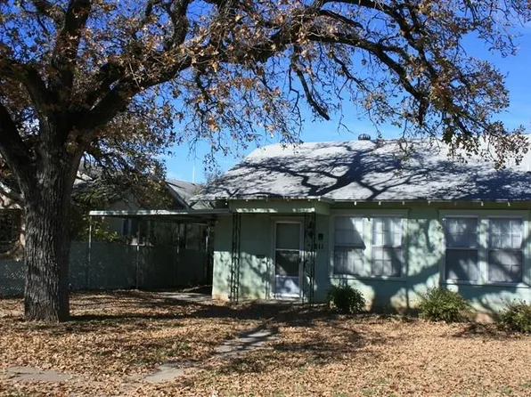 1811 Avenue D, Brownwood, TX 76801