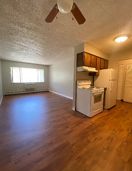 Prospect Pointe Apartments — Photo 11