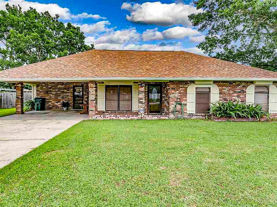 1st image of 100 Lake Crescent Cir