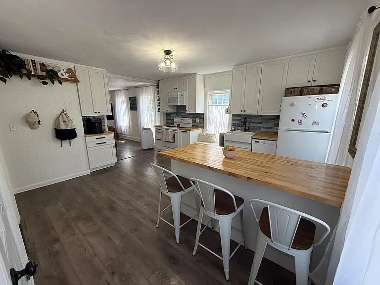 10 Ray Hill Rd — Photo 4