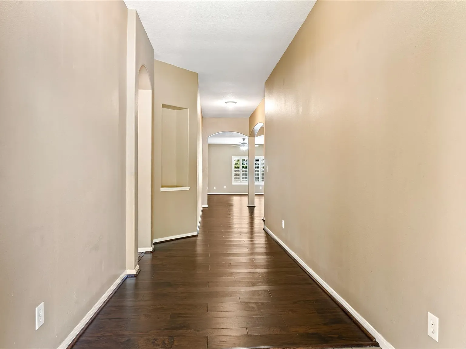 4 bed, 2.0 bath, 2021 sqft, $2,100 — Photo 3