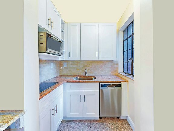 3rd image of 333 E 43rd St APT 515