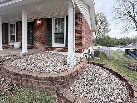 3rd image of 4458 Rhine Dr