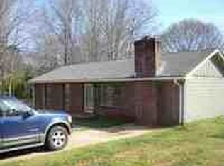 204 Walnut Dr, Pickens, SC 29671