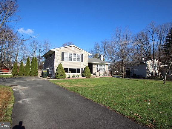 3rd image of 3515 Whitehall Dr