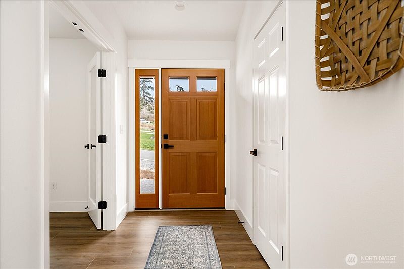 4th image of 4817 Lawrence Avenue