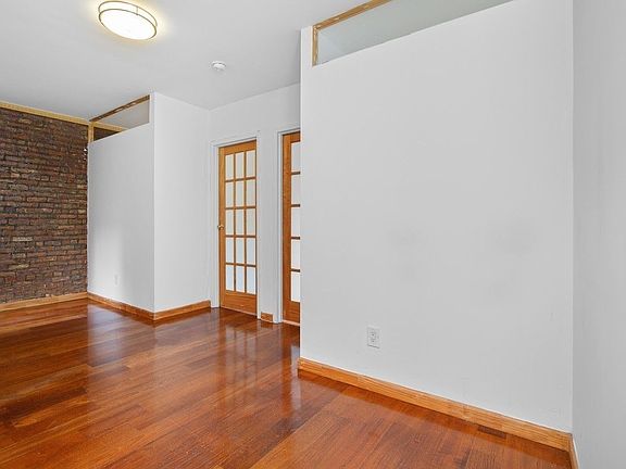 4th image of 520 E 11th St #29