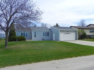 1112 27th St NW, Minot, ND 58703