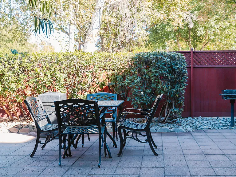 I Street Apartments — Photo 12