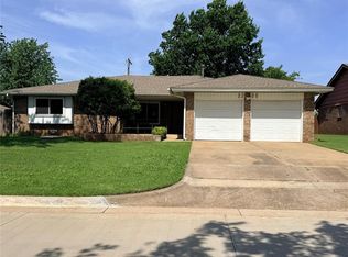 2205 Bellaire Dr, Moore, OK 73160
